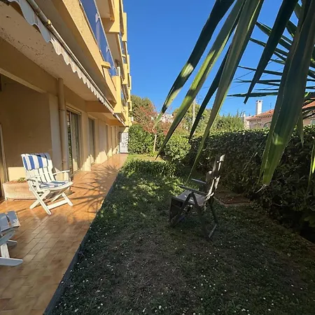 Apartman Charming With Garden In *